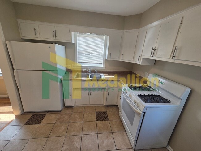 Building Photo - Spacious 4-Bedroom Home with Finished Basement and Yard Space