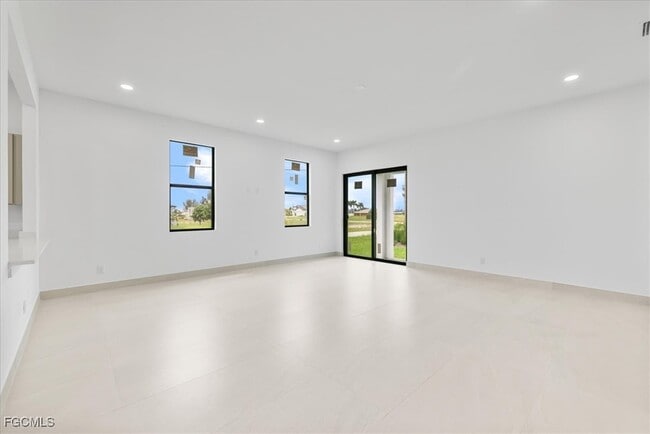 Building Photo - 4333 NW 33rd Ln