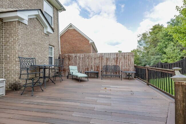 Building Photo - Spacious Spring Hill Rental in Sought-After Wades Grove Community