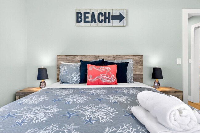 Building Photo - 1412 Gladys Cir