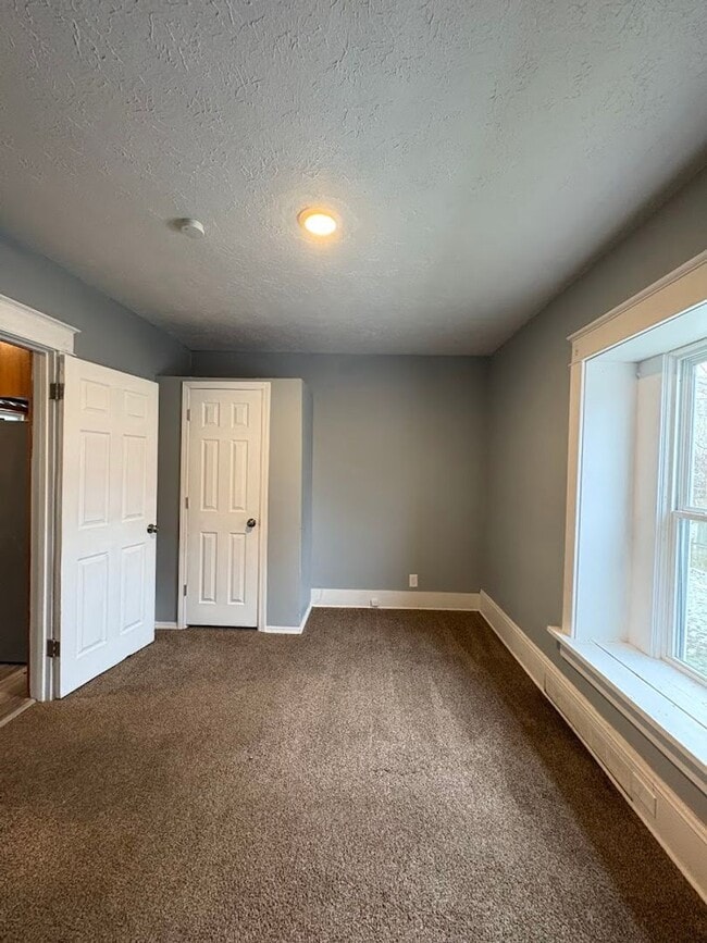 Building Photo - Four bedroom two bathroom home for rent