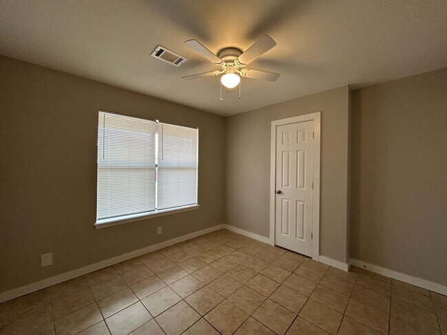 Building Photo - Modern 2 Bed for Rent – Minutes from Pinnacle Hills and Pleasant Crossing