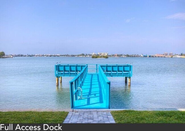 Building Photo - 1846 Shore Dr S