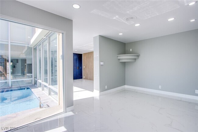 Building Photo - 3111 Bel Air Dr