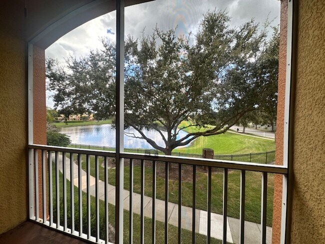 Building Photo - Spacious 3/2 Condo with Pond View!