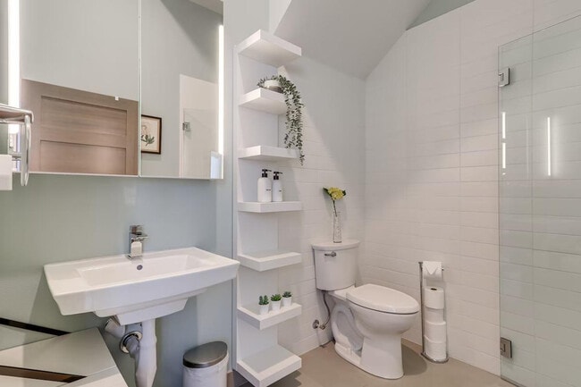 Building Photo - 3821 34th Ave W