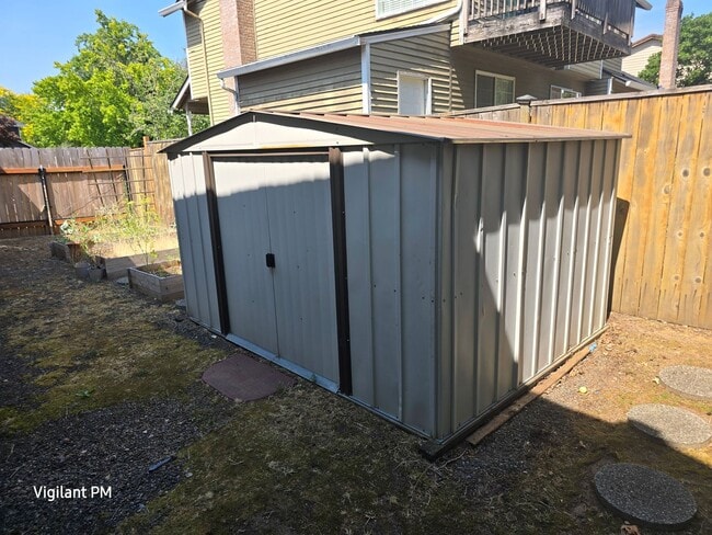 Building Photo - Amazing 3 bedroom home