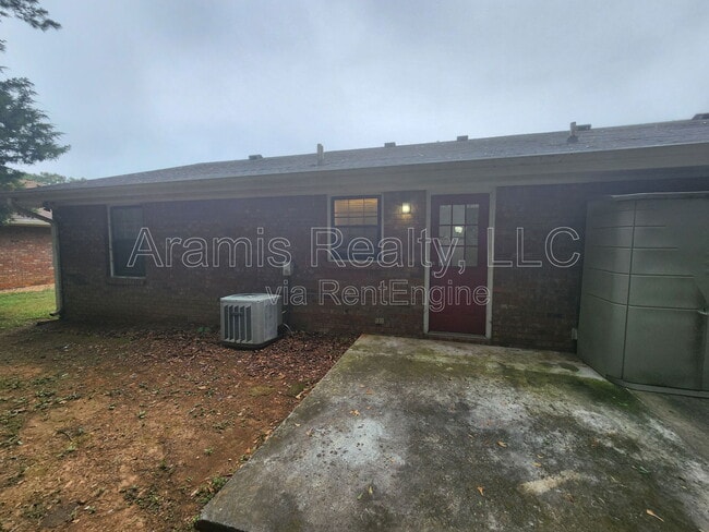 Building Photo - 13 Fredda Ln