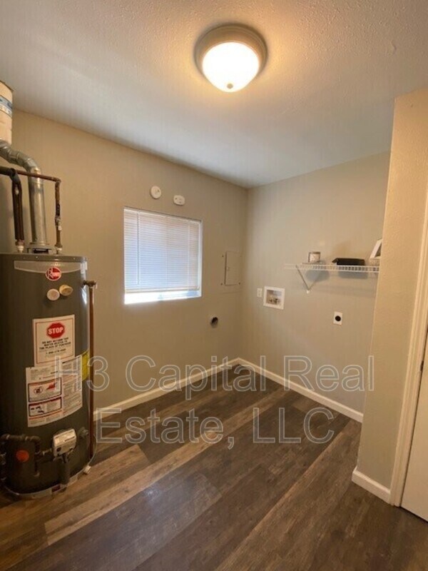 Building Photo - 3218 Kilarney Dr
