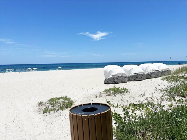 Building Photo - 3100 N Ocean Dr