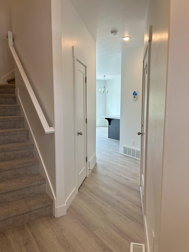 Building Photo - 5118 Lakefield Dr