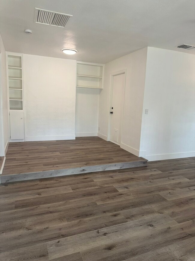 Building Photo - 3874 Arden Dr S