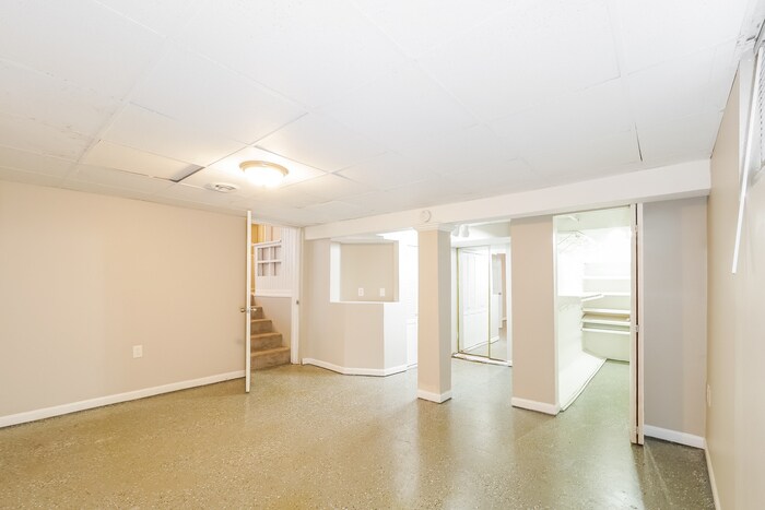 Building Photo - 13624 Spring St