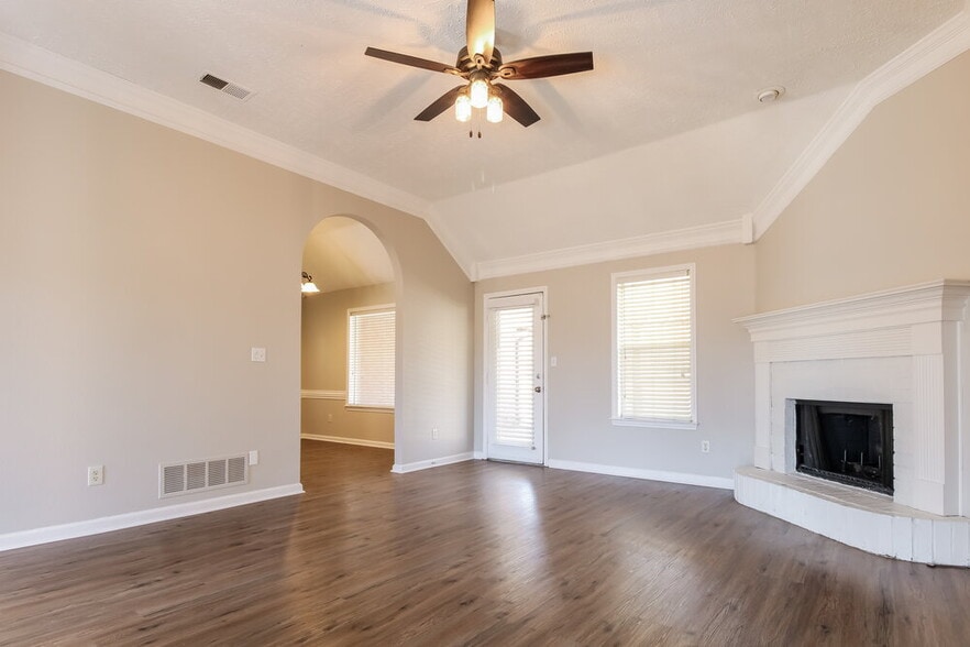 Building Photo - 6805 Sandbourne W