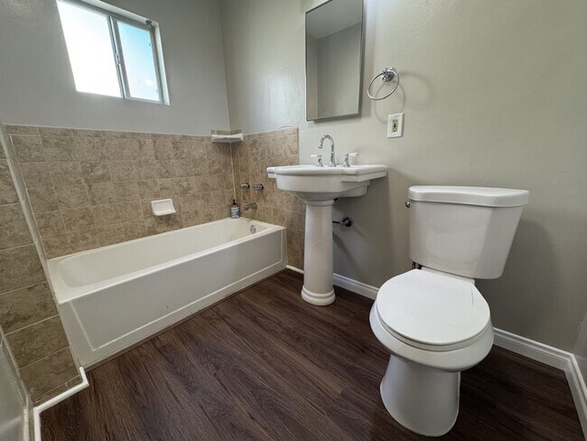 Building Photo - Gorgeous 3 Bedroom Home in La Mesa! *$500....