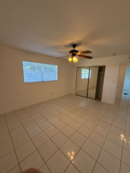 Building Photo - 1020 N 18th Ct
