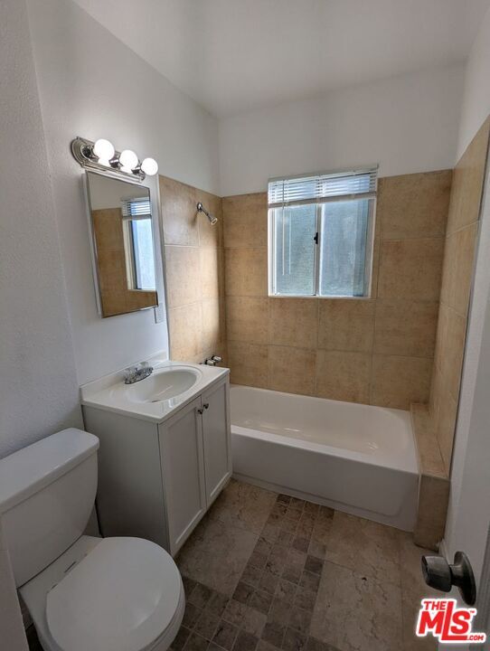 Building Photo - 6208 S Fairfax Ave