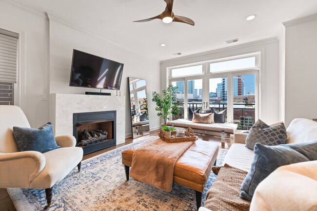 Building Photo - 840 W Erie St