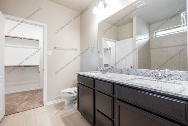 Building Photo - 1402 Shadow Hl Ln