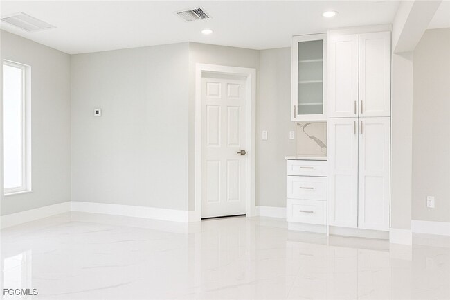 Building Photo - 2210 SE 27th Terrace