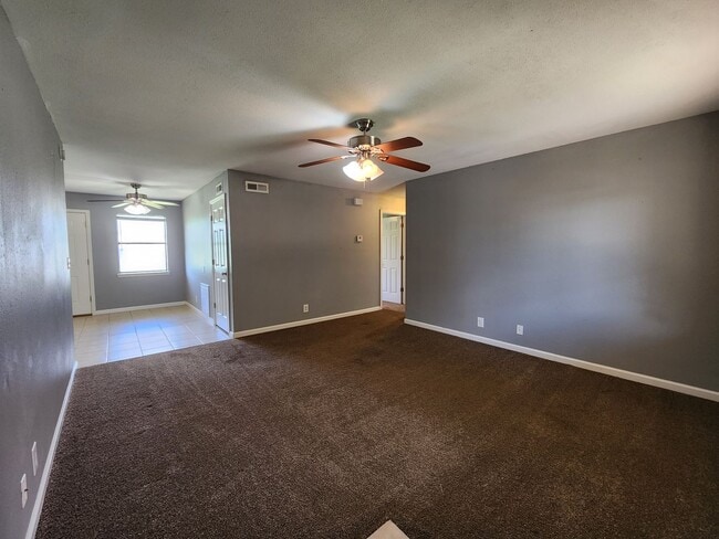 Building Photo - 3 Bedroom 1.5 Bath home in Shawnee!