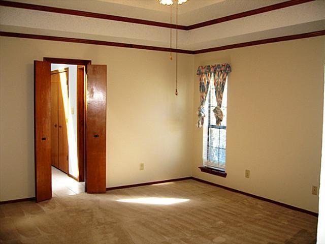 Building Photo - 2300 Cardinal Dr
