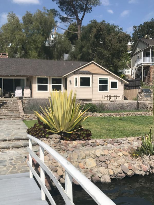 Building Photo - 800 Lake Sherwood Dr