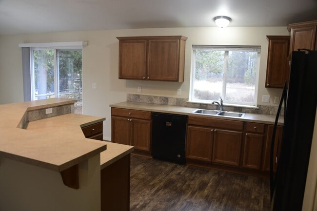 Building Photo - 51325 Mitts Way