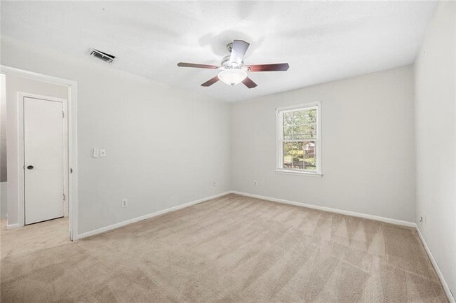 Building Photo - 4000 Pinehurst Pl