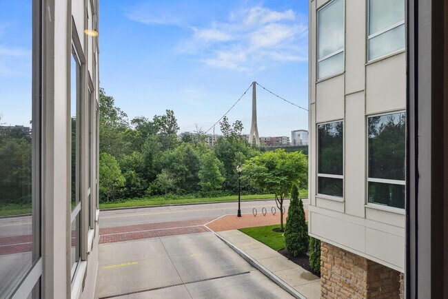 Building Photo - 105 N Riverview St