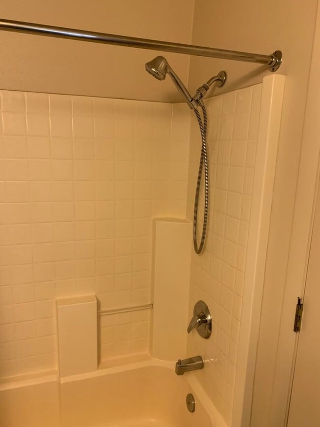 Building Photo - Lower Level Smokey Lane 1 bedroom, 1 bath ...