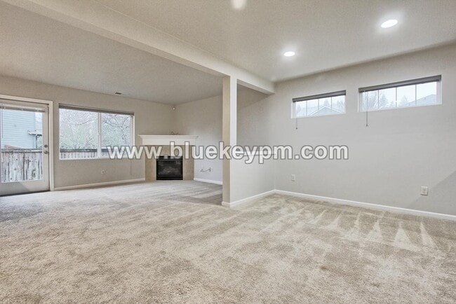 Building Photo - Unique 4 Bed, 2.5 Bath Home Near Burnt Bridge Creek Path