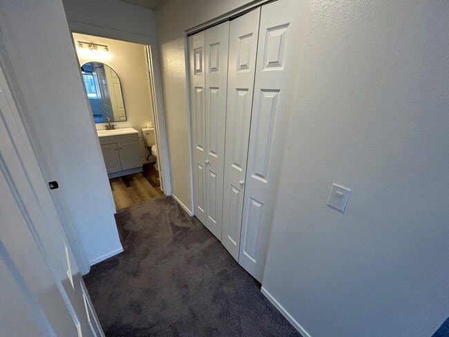 Building Photo - BEAUTIFULLY UPGRADED CONDO - SPACIOUS 2 BEDROOM, 2 BATH TOP FLOOR IN PRIME LAS VEGAS LOCATION