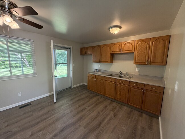 Building Photo - 7280 Cedar Knolls Dr