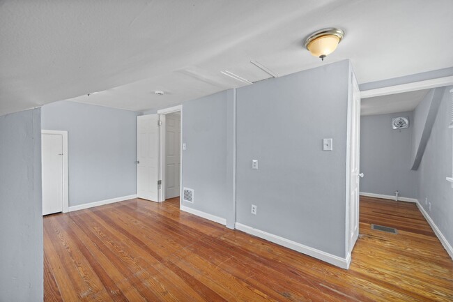 Building Photo - BRIDGETOWN - Charming 3 Bed 2 Bath w 1 Car...