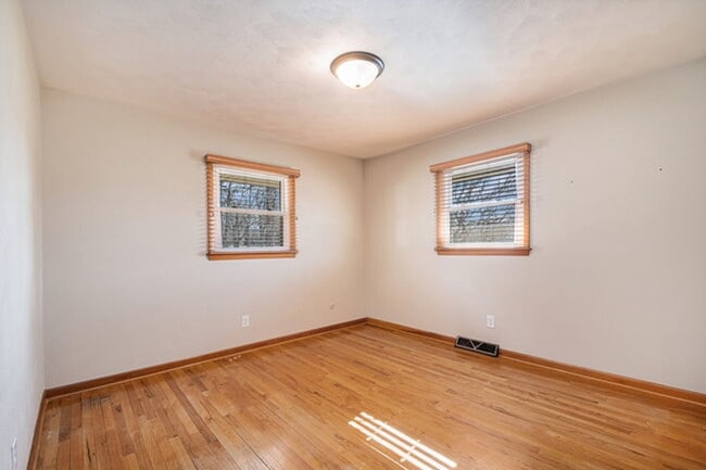 Building Photo - Penn Schools!  Remodeled Granger home-Lawn...