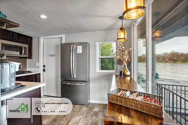 Building Photo - 3317 Riverside Dr