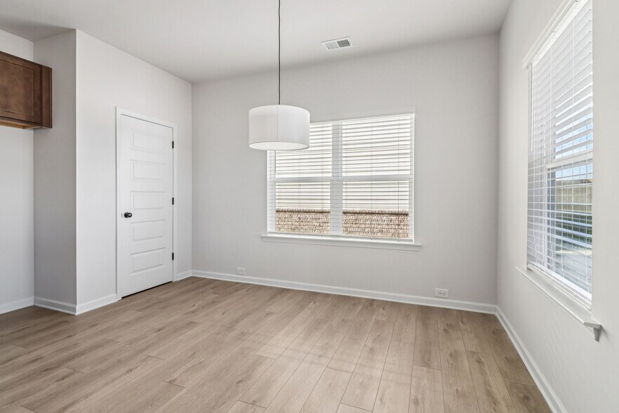 Building Photo - 700 Shetland Trl