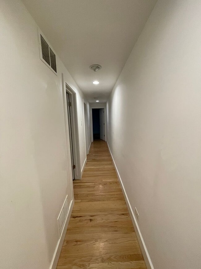 Building Photo - STUNNING Four Bedroom Ranch in Denver, CO-...