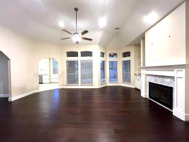 Building Photo - 2113 Aspenwood Dr N