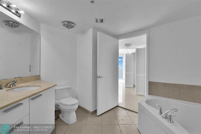 Building Photo - 16699 Collins Ave