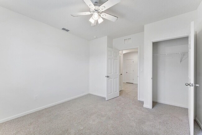 Building Photo - 357 SE Oakridge Dr