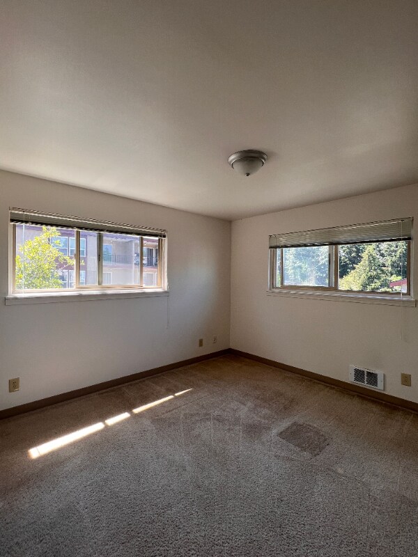 Building Photo - 3043 NE 140th St
