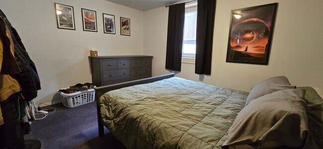 Building Photo - Spacious Ranch-Style 5BR Home w/ Finished Basement & Large Fenced Yard