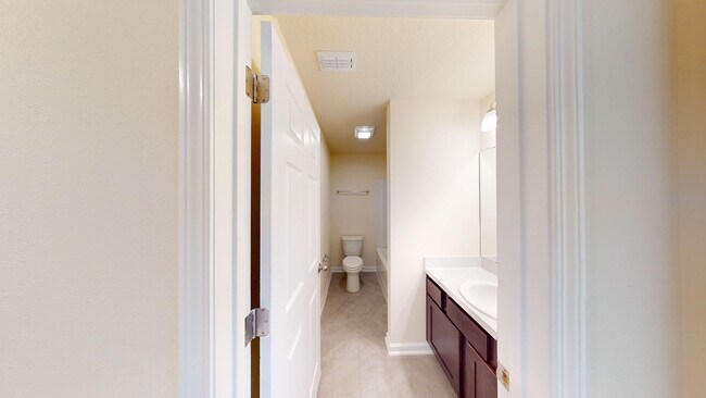 Building Photo - 3 BR/ 2.5 Bath TOWNHOME- Waterford Lakes!  ** COMING SOON **