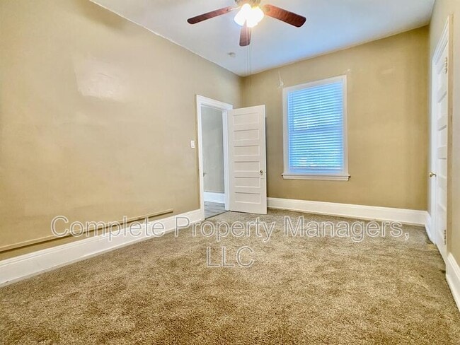 Building Photo - 517 E 4th St