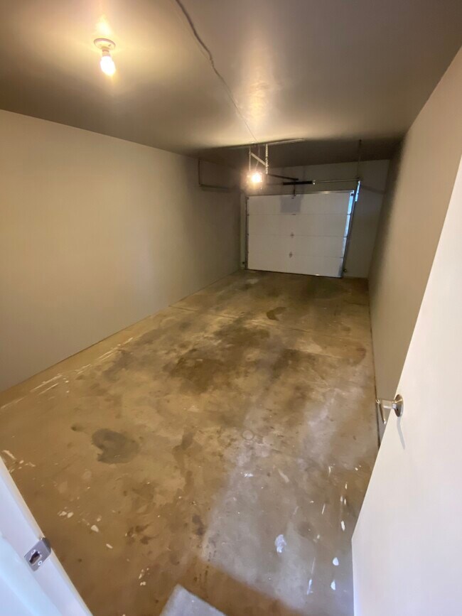 single car garage - 1108 Constitution Ave
