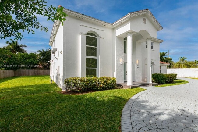 Primary Photo - 18400 SW 77th Ct