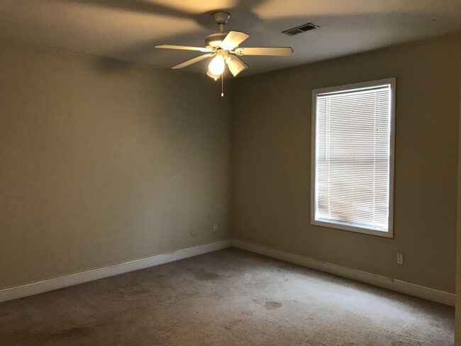 Building Photo - Charming All-Brick Home in Halls – Spacious & Convenient Knoxville Living