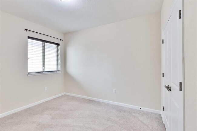 Building Photo - 14208 Tyburn Trail